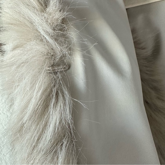 ALO YOGA Opulent Faux Fur Cropped Vest in Oat Beige SZ L - Picture 9 of 11